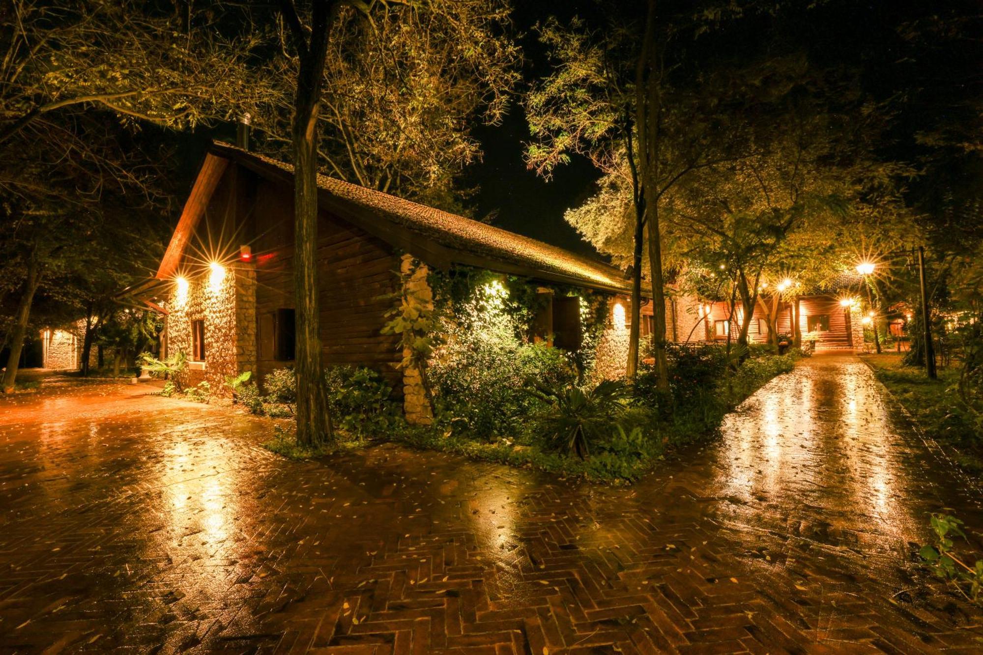 Hoteli Gjuetise Lezhë Esterno foto